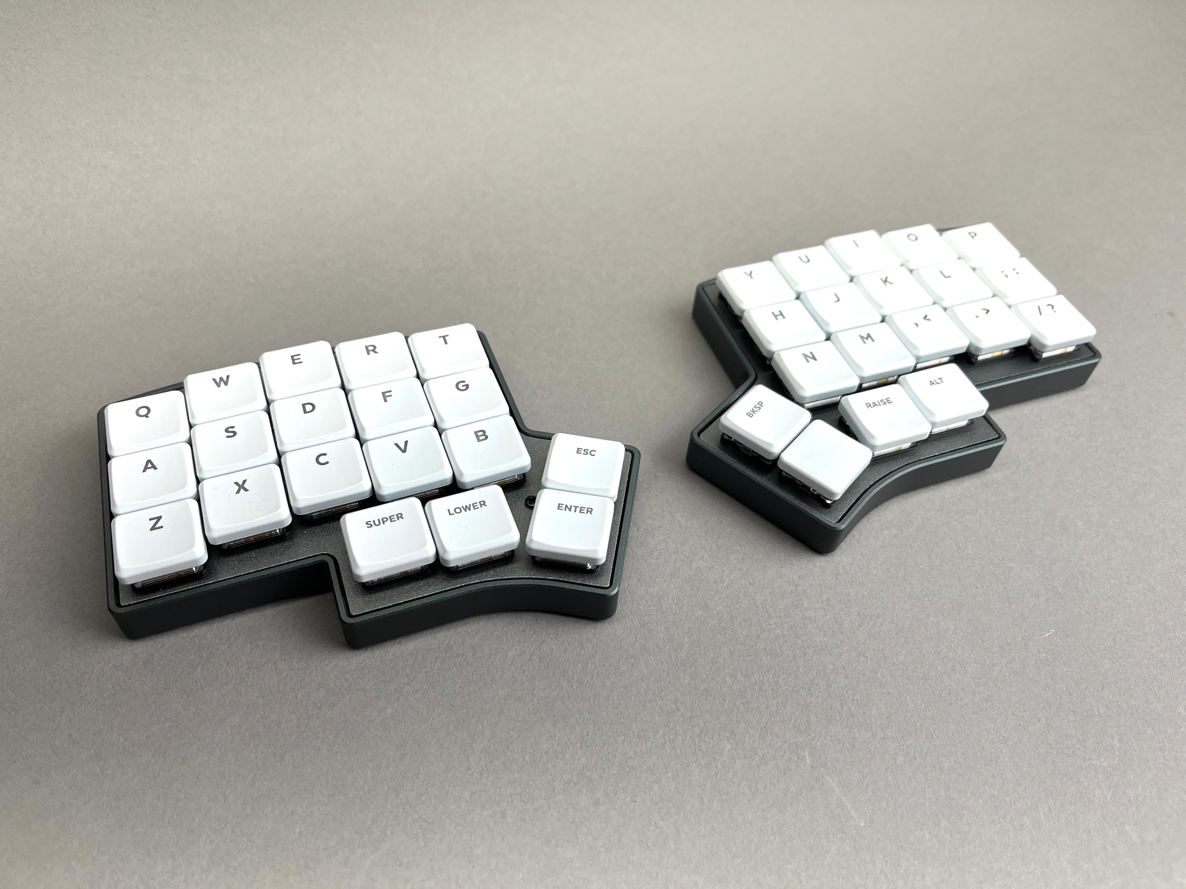 Chiri CE - Premium Aluminum Case 3-Row Corne-like Keyboard Kit - Hotswap Low-Profile Choc - Image 7