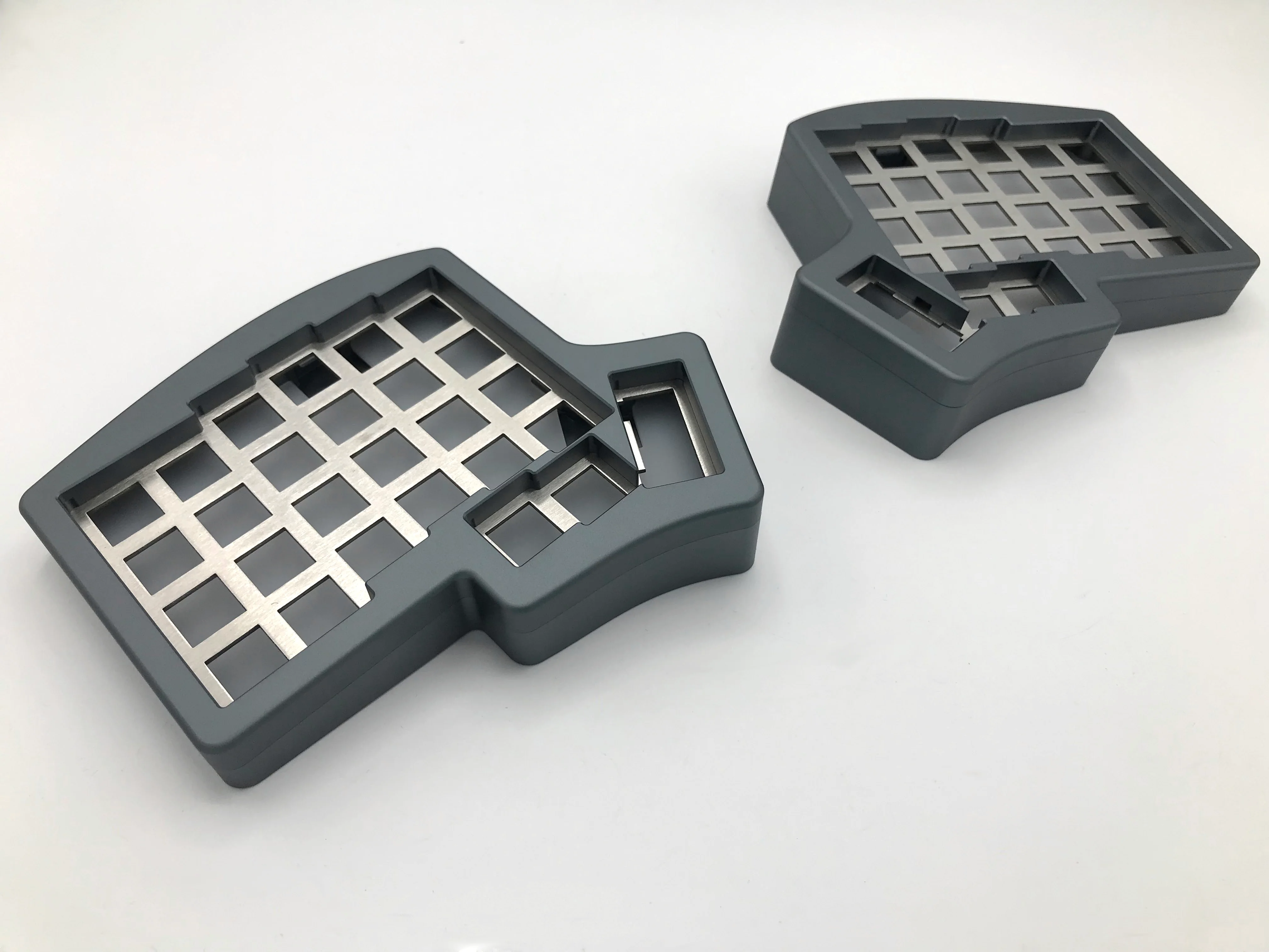 Iris AE Aluminum Case - Image 2