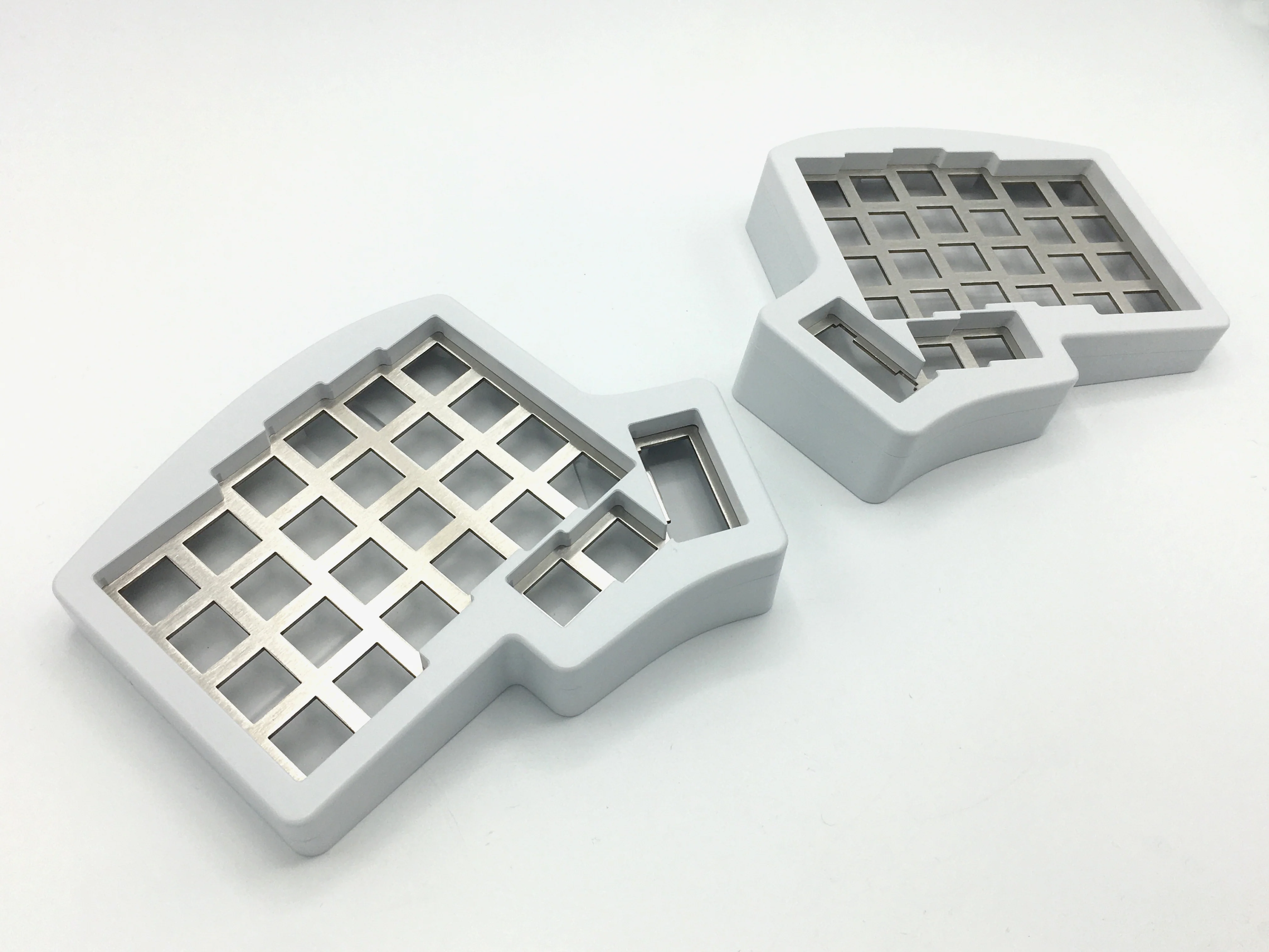 Iris AE Aluminum Case - Image 7