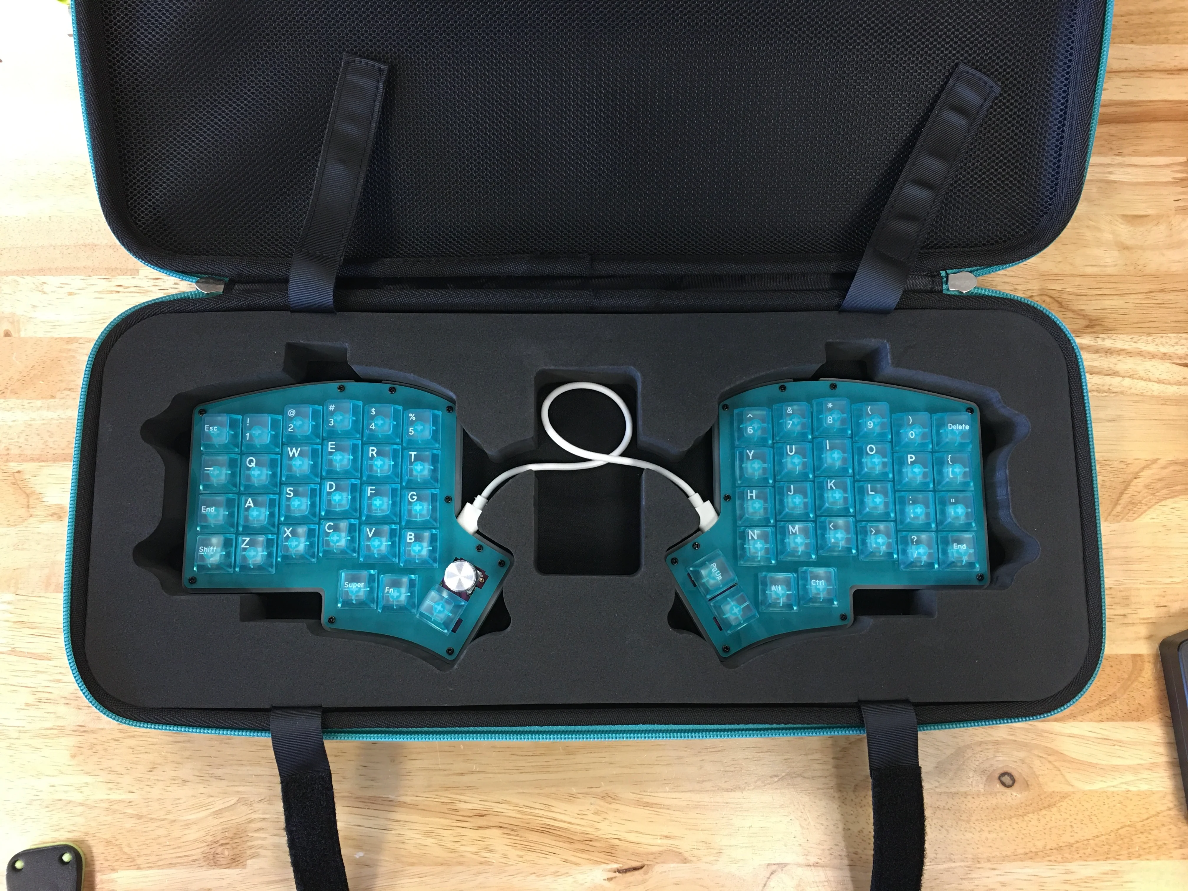 Iris Keyboard Carrying Case - Image 7