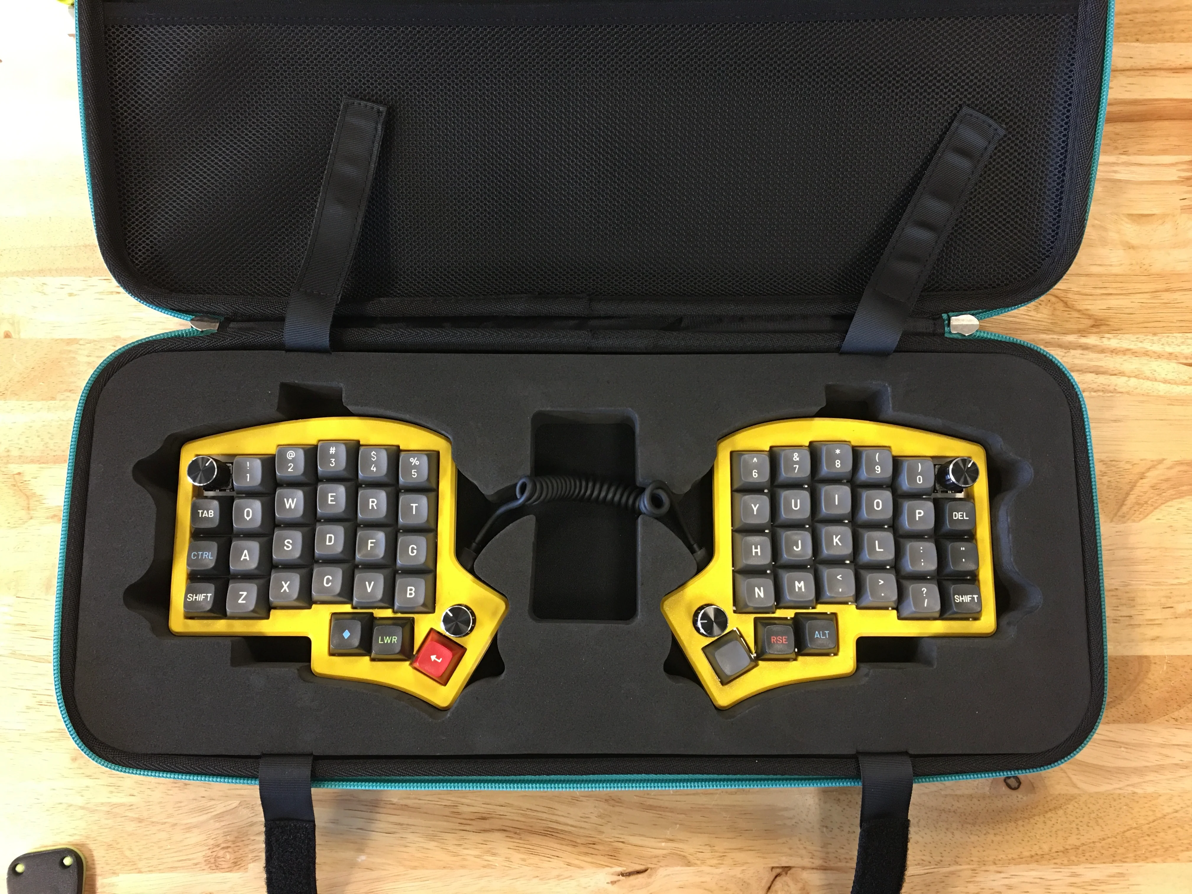 Iris Keyboard Carrying Case - Image 8