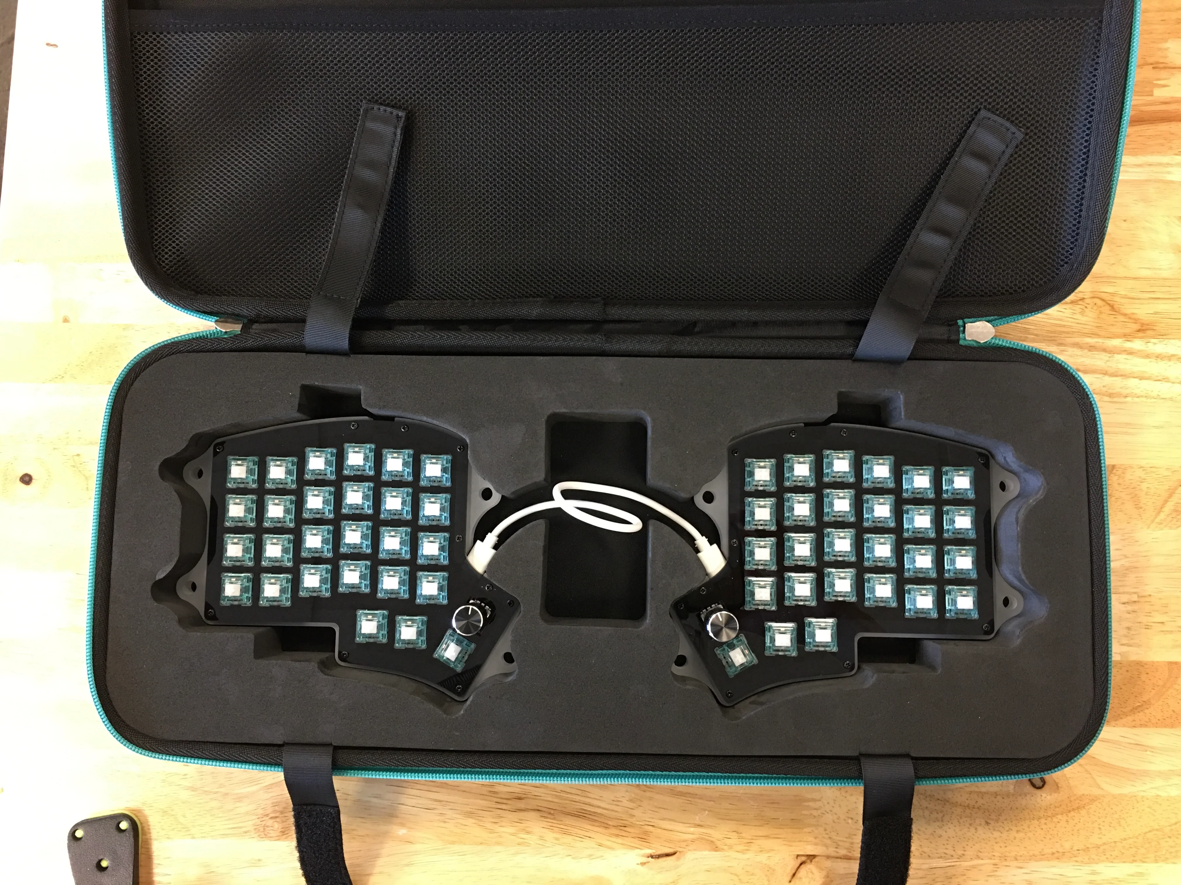 Iris Keyboard Carrying Case - Image 9