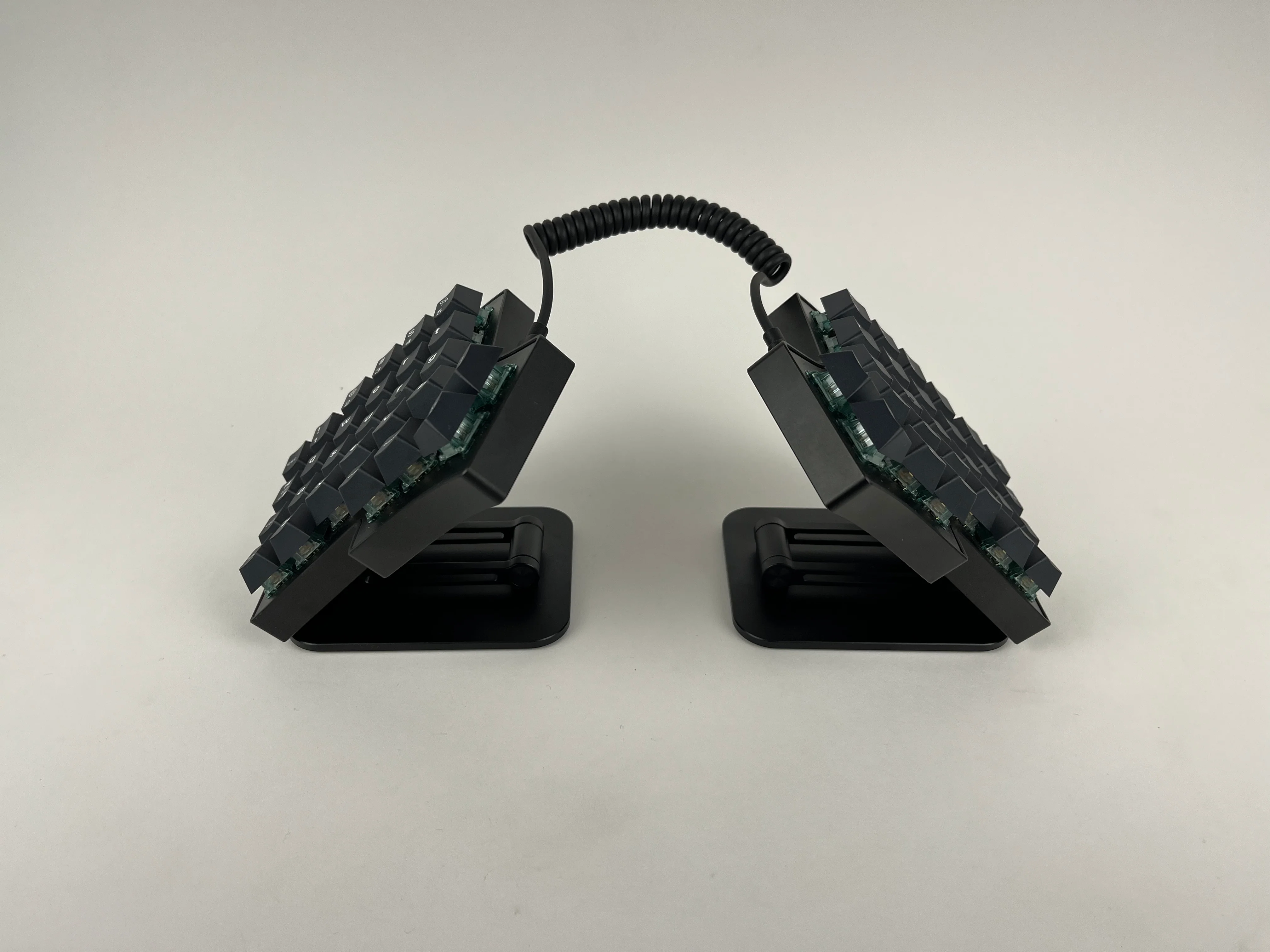 Magnetic MagSafe Tenting Stand Kit for Split Keyboard - Image 6