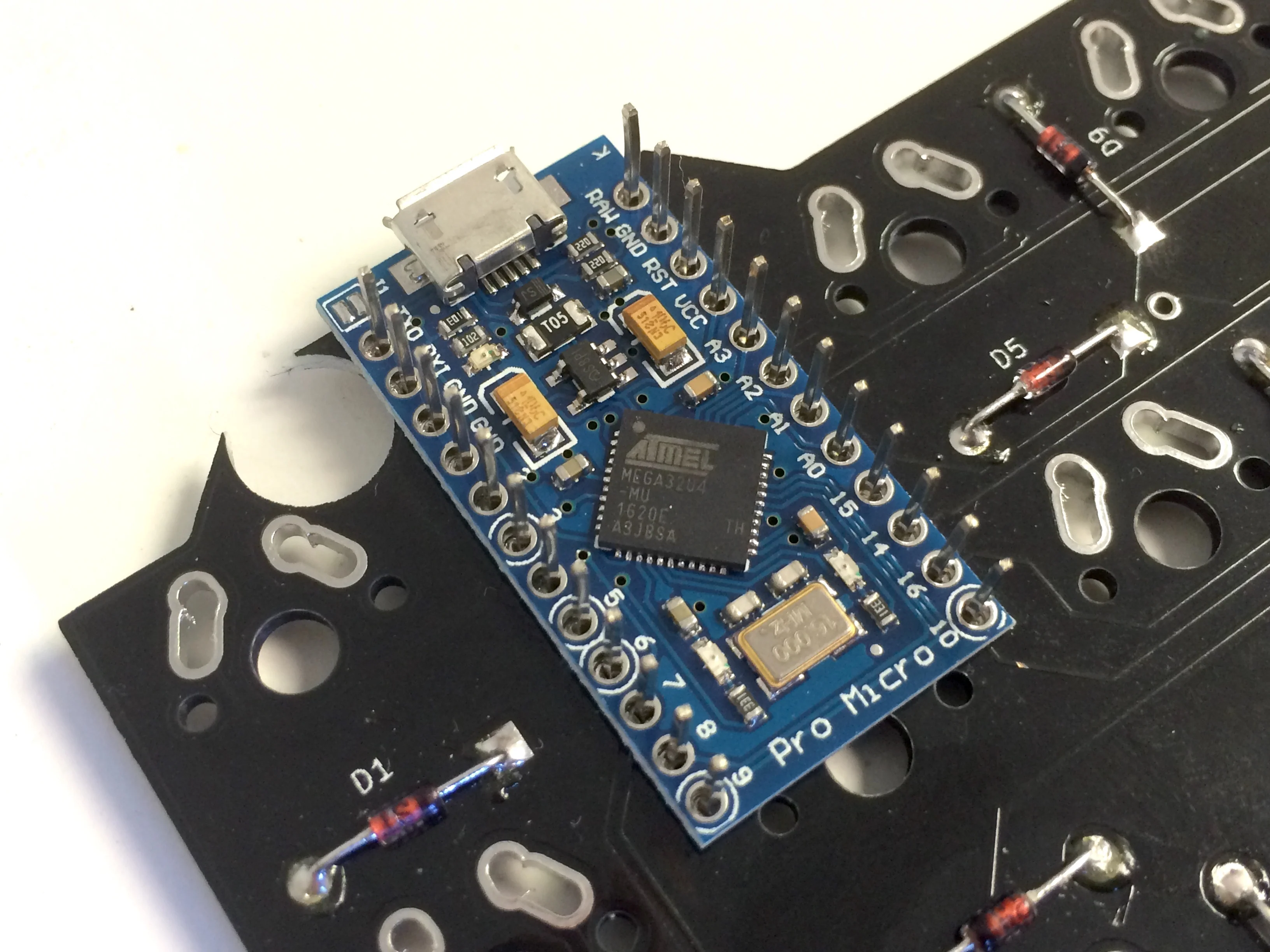 Pro Micro (Micro-USB) - 5V/16MHz - Arduino-compatible ATmega32U4 - Image 4